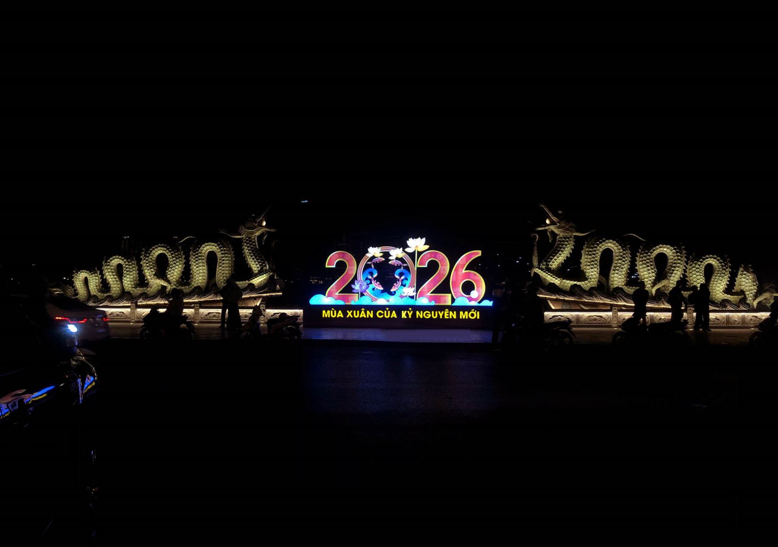 Thiết Kế Thi Công Biểu Tượng Trang Trí Tết Tại Hồ Tây, Hà Nội