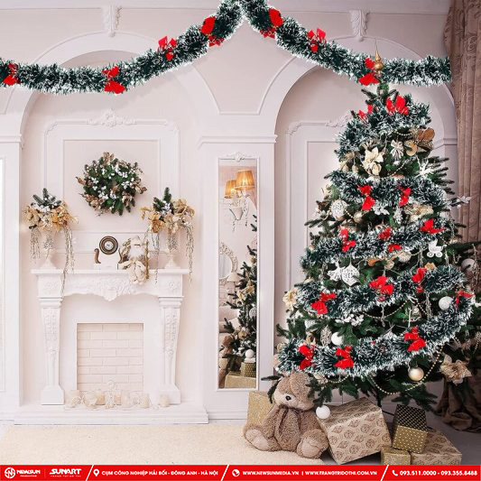Những tông màu truyền thống như xanh lá cây, đỏ, trắng và vàng thường gắn liền với không khí Noel