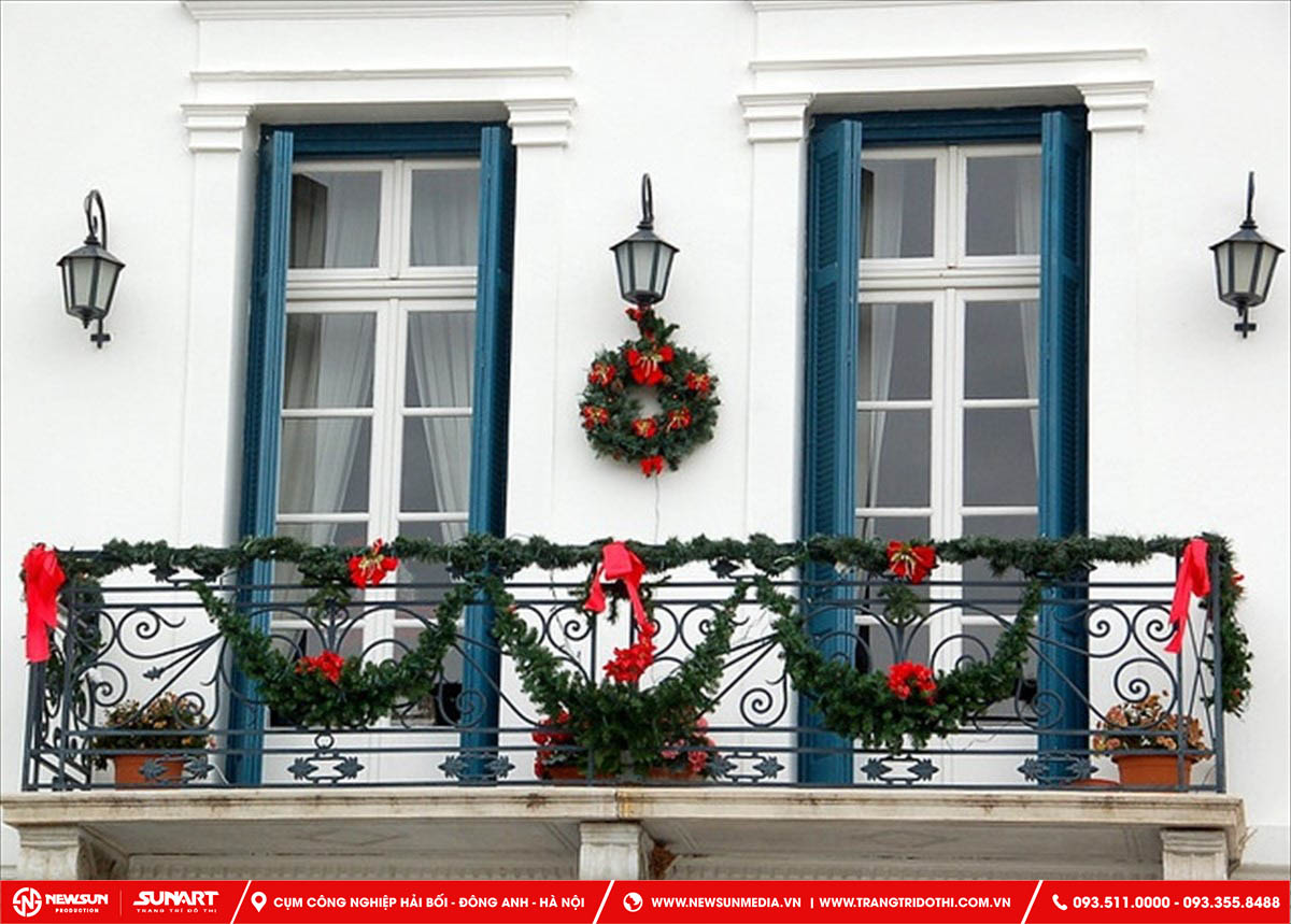 Ba gam màu trang trí phù hợp trong mùa lễ Noel là màu xanh lá, trắng.đỏ.