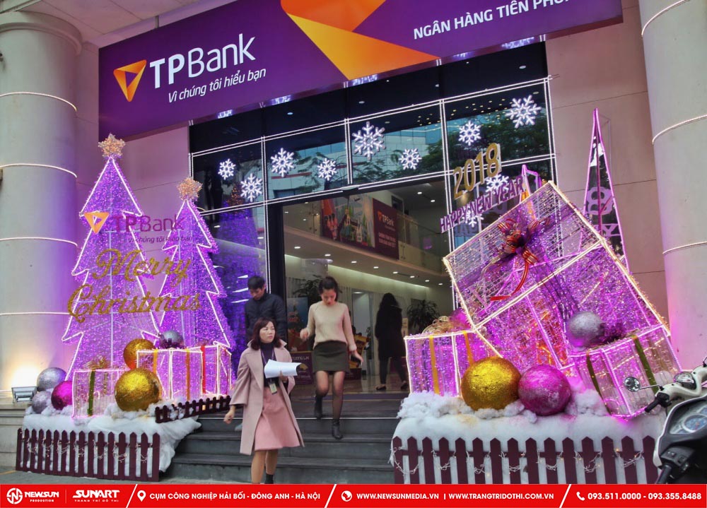 trang trí Noel ngân hàng và tạo ra trải nghiệm dịch vụ đặc biệt khi họ ghé thăm hoặc sủ dịch vụ tại ngân hàng trong mùa lễ